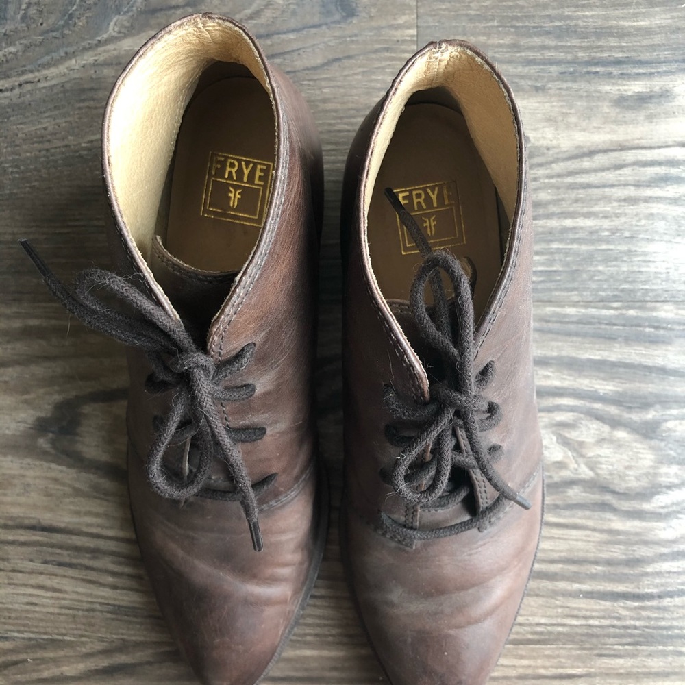 *SOLD* Frye Ruby Chukka Ankle Booties - Picture 4 of 6
